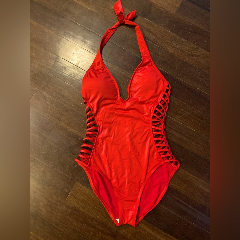 One piece bathing suit with side cut out